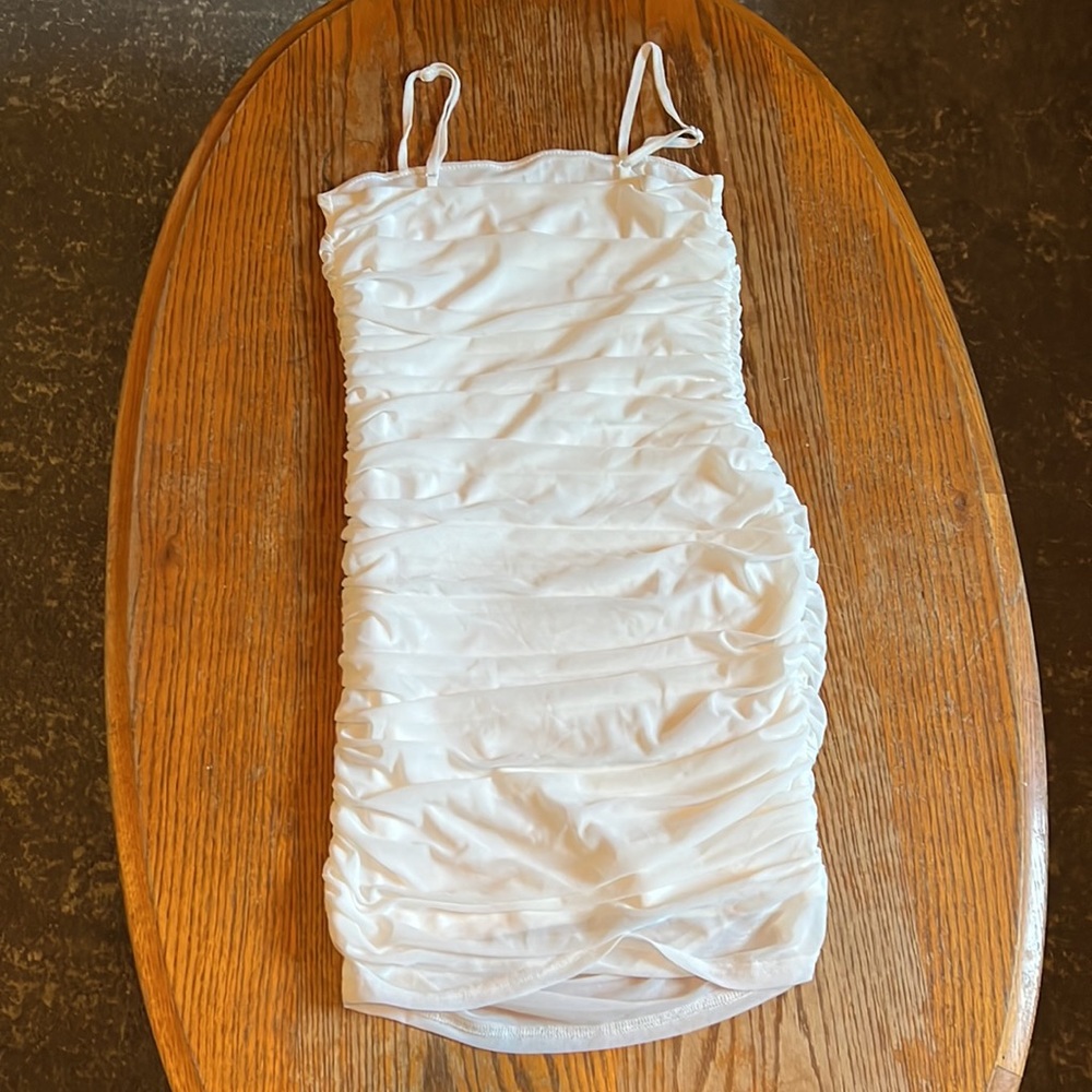 Small Ruched White Dress - Picture 3 of 4